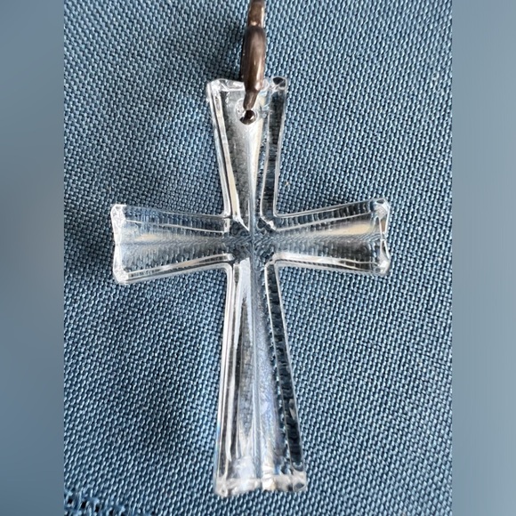 Waterford crystal cross pendant from 1995 in original case with brochure & bag - Picture 8 of 14